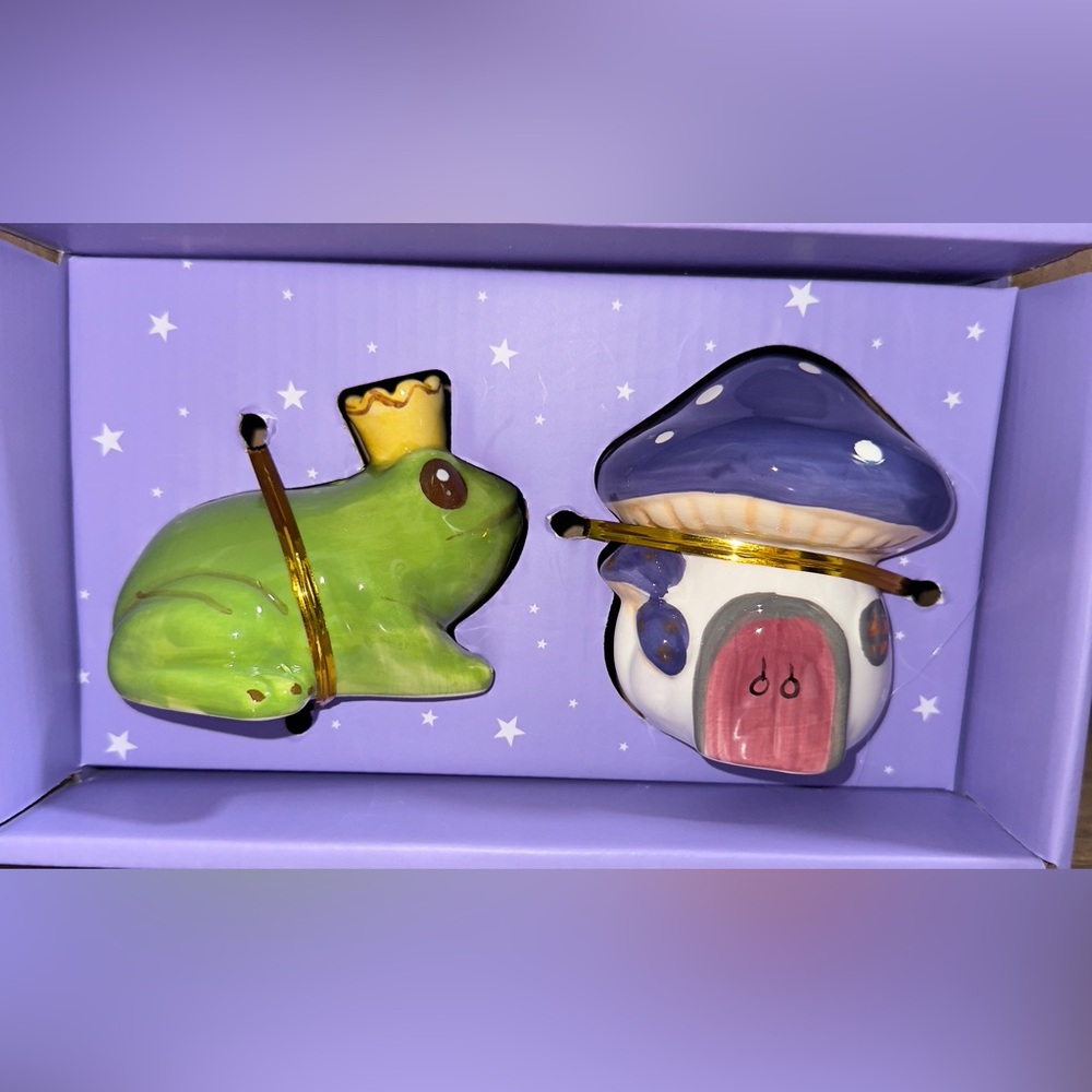 Super Cute 🥰 10 Strawberry Street Frog 🐸 & Mushroom 🍄 Salt & Pepper Shakers Set